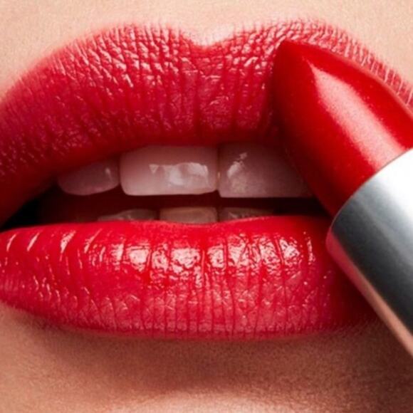 MAC Lustre Lipstick Bullet in Cockney - Picture 4 of 7